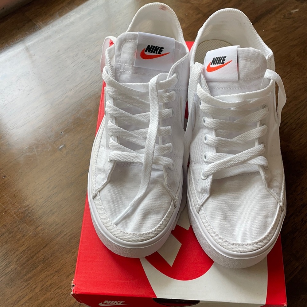 Nike court legacy